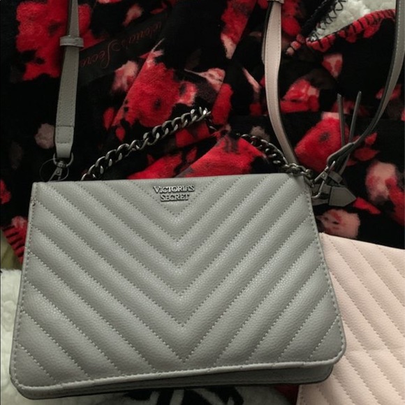 Victoria Secret Studded V-Quilt 24/7 Crossbody - Picture 2 of 8